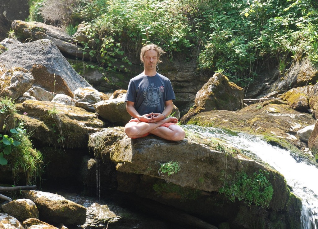 Meditation bei den Giessbachfällen